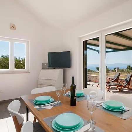 2 Bedroom Stunning In * Postira