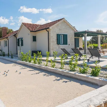 2 Bedroom Stunning In * Postira