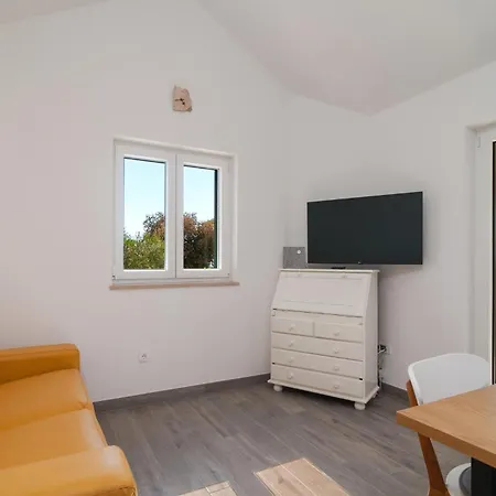 2 Bedroom Stunning In Holiday home Postira