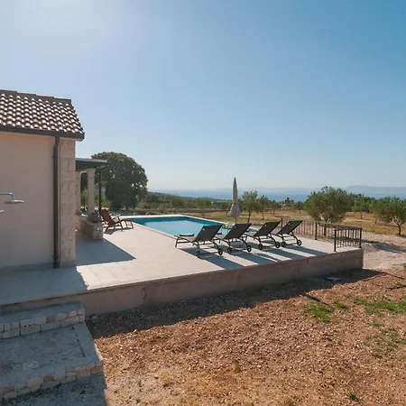2 Bedroom Stunning In