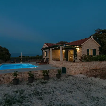 Holiday home 2 Bedroom Stunning In Postira